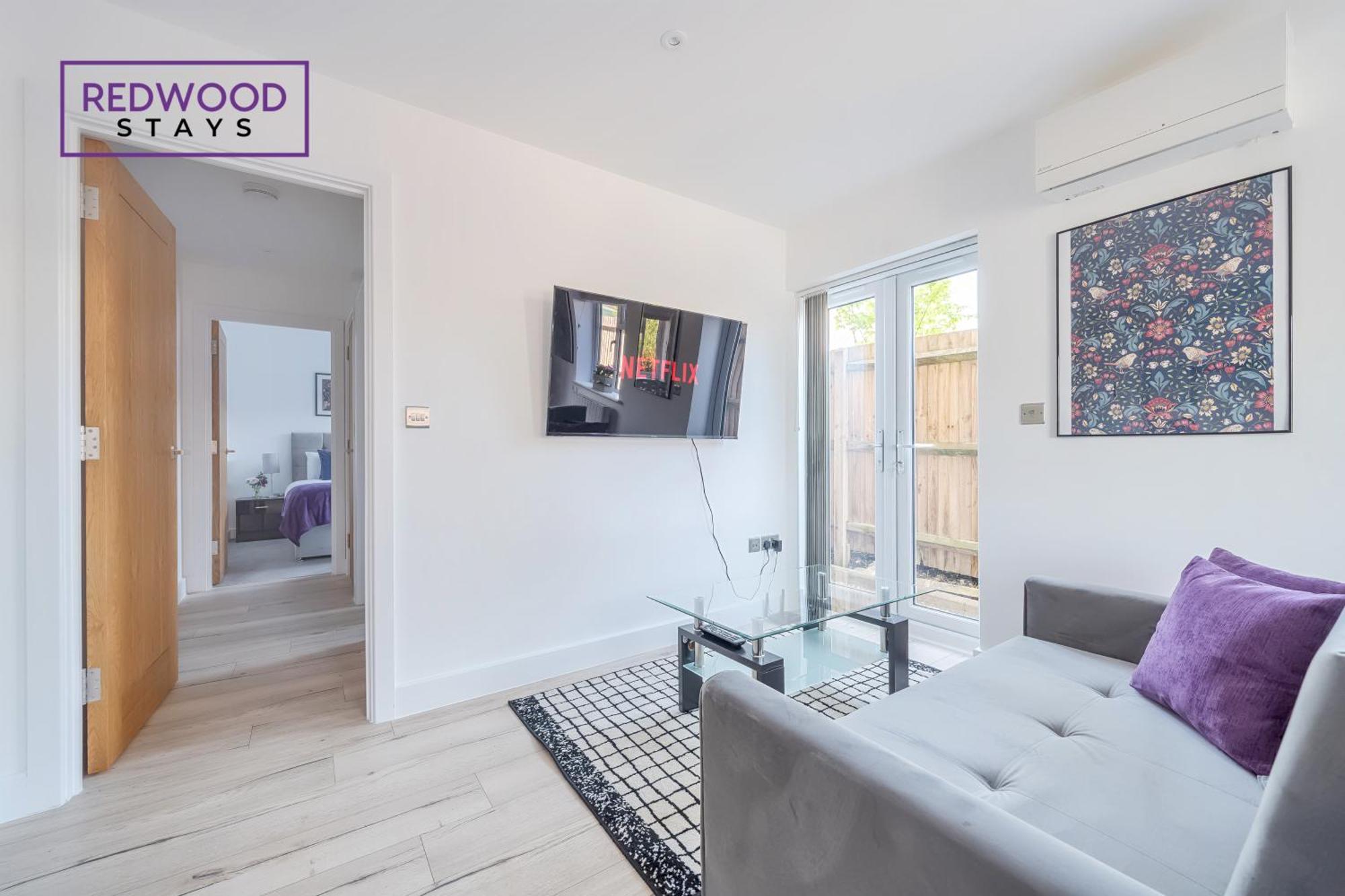 Modern Serviced Apartments For Contractors & Families With Free Parking, Wifi & Netflix By Redwood Stays 베이싱스토크 외부 사진