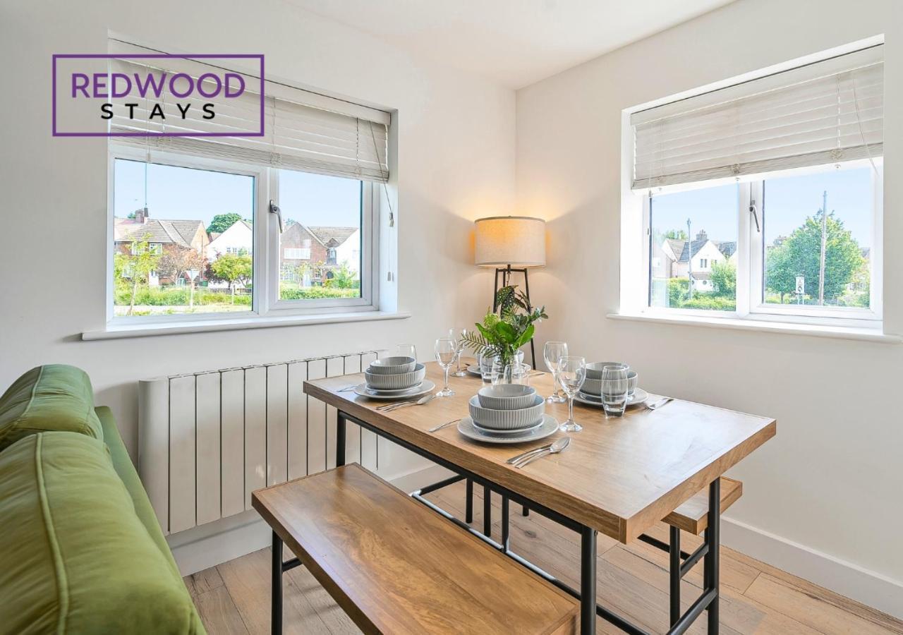 Modern Serviced Apartments For Contractors & Families With Free Parking, Wifi & Netflix By Redwood Stays 베이싱스토크 외부 사진