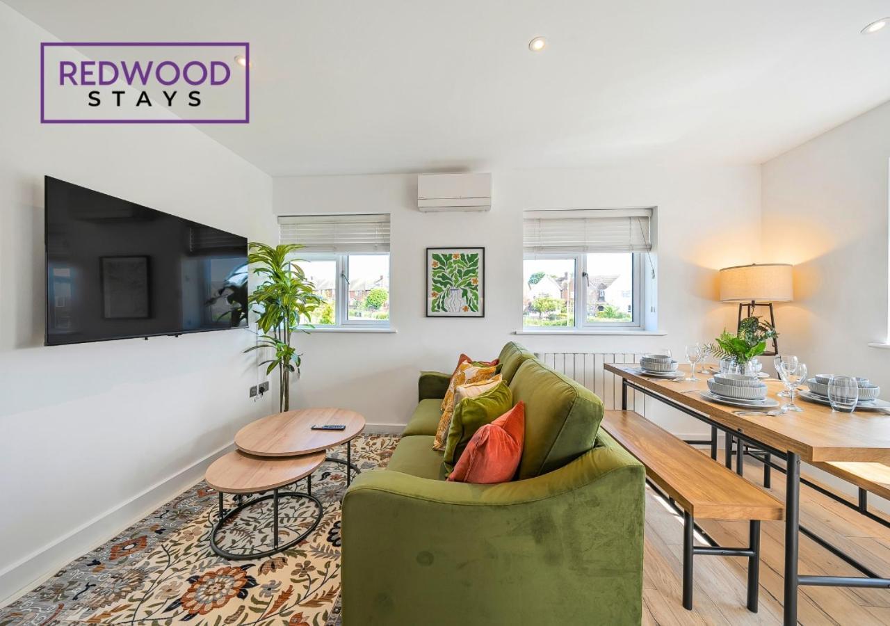 Modern Serviced Apartments For Contractors & Families With Free Parking, Wifi & Netflix By Redwood Stays 베이싱스토크 외부 사진