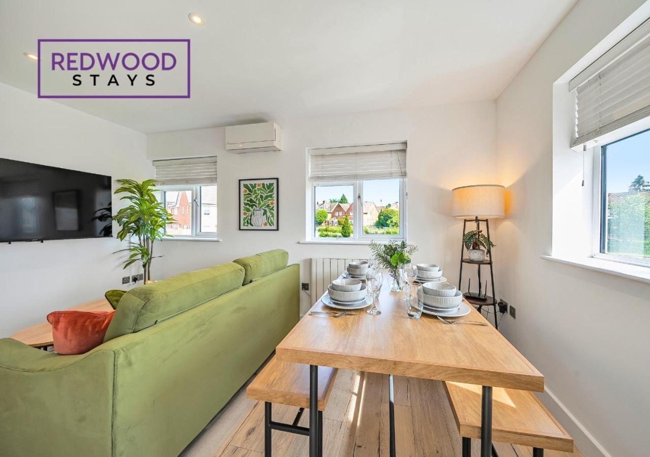 Modern Serviced Apartments For Contractors & Families With Free Parking, Wifi & Netflix By Redwood Stays 베이싱스토크 외부 사진