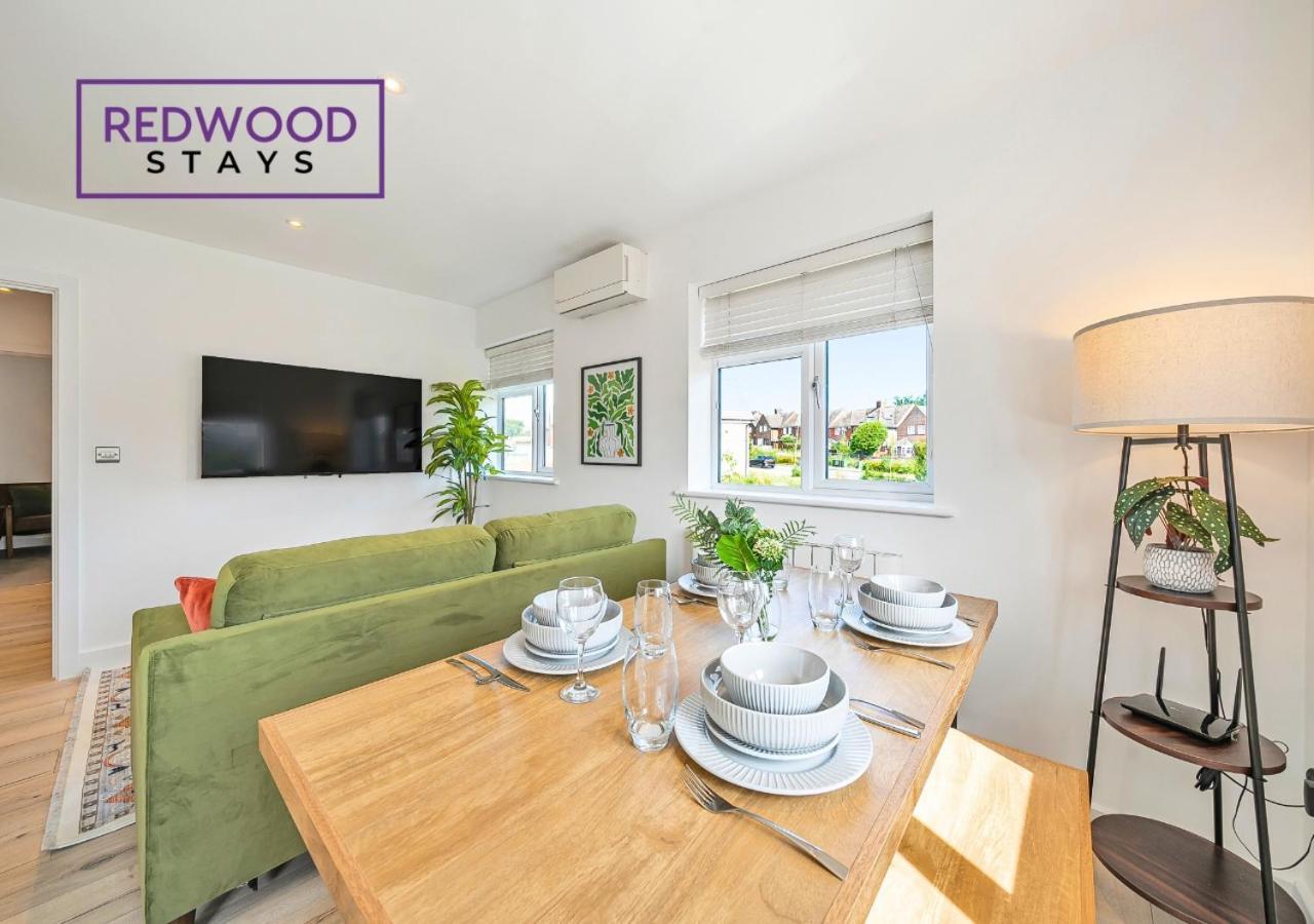 Modern Serviced Apartments For Contractors & Families With Free Parking, Wifi & Netflix By Redwood Stays 베이싱스토크 외부 사진