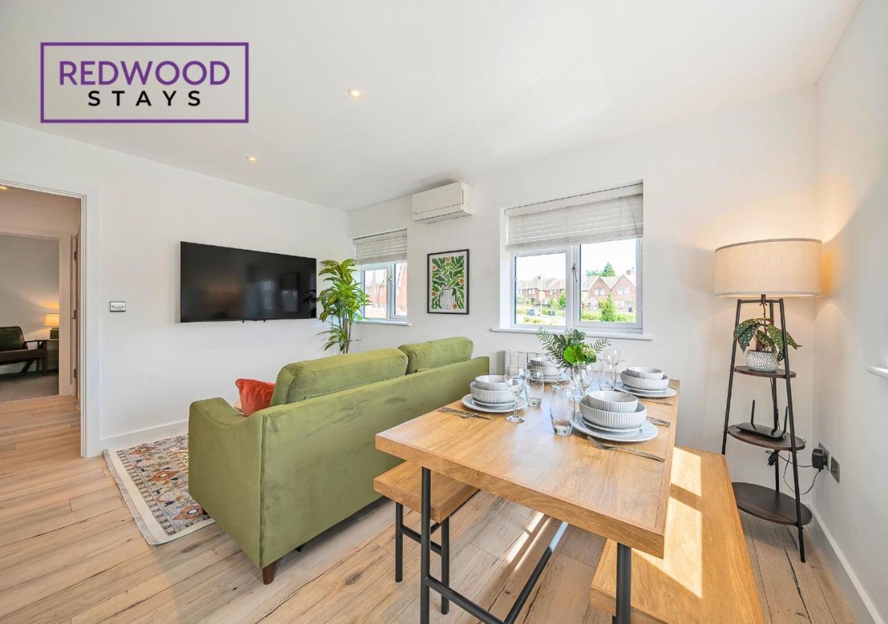 Modern Serviced Apartments For Contractors & Families With Free Parking, Wifi & Netflix By Redwood Stays 베이싱스토크 외부 사진