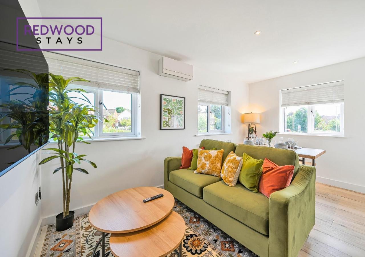 Modern Serviced Apartments For Contractors & Families With Free Parking, Wifi & Netflix By Redwood Stays 베이싱스토크 외부 사진